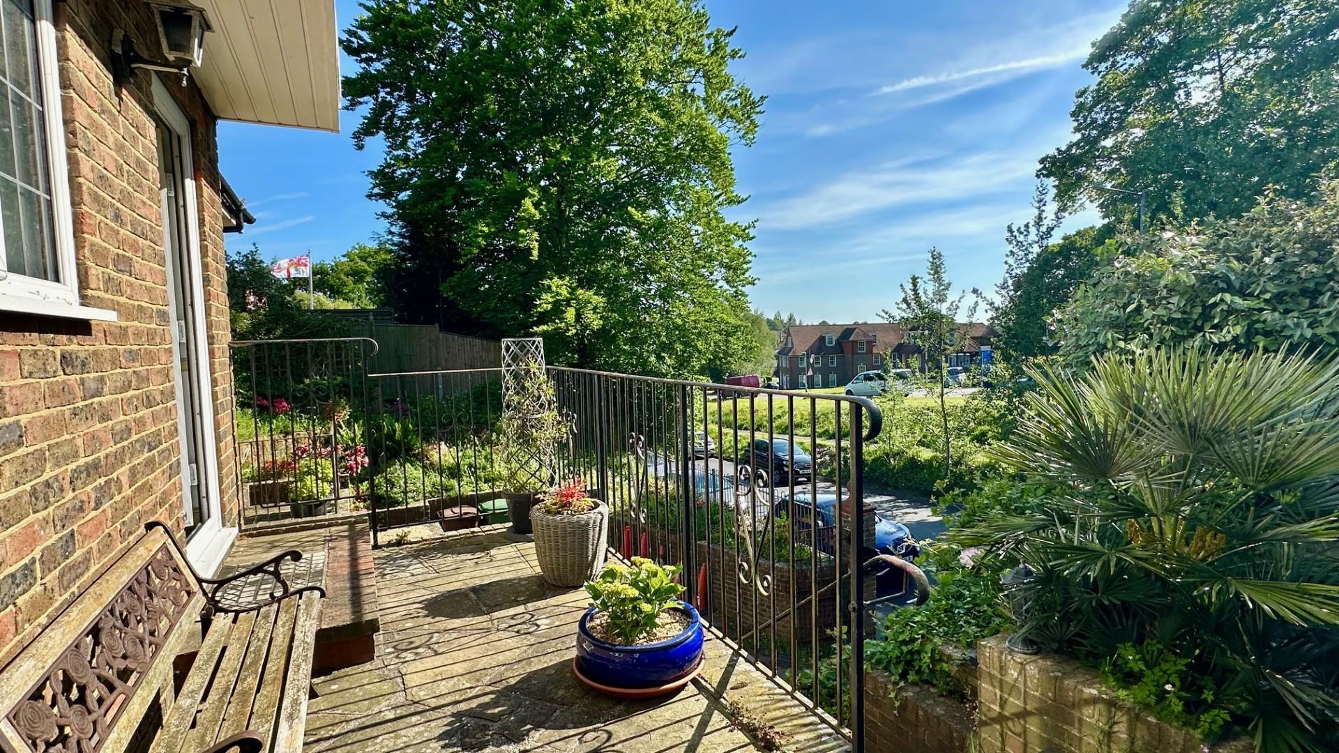 3 bed property in Holliers Hill, Bexhill-On-Sea